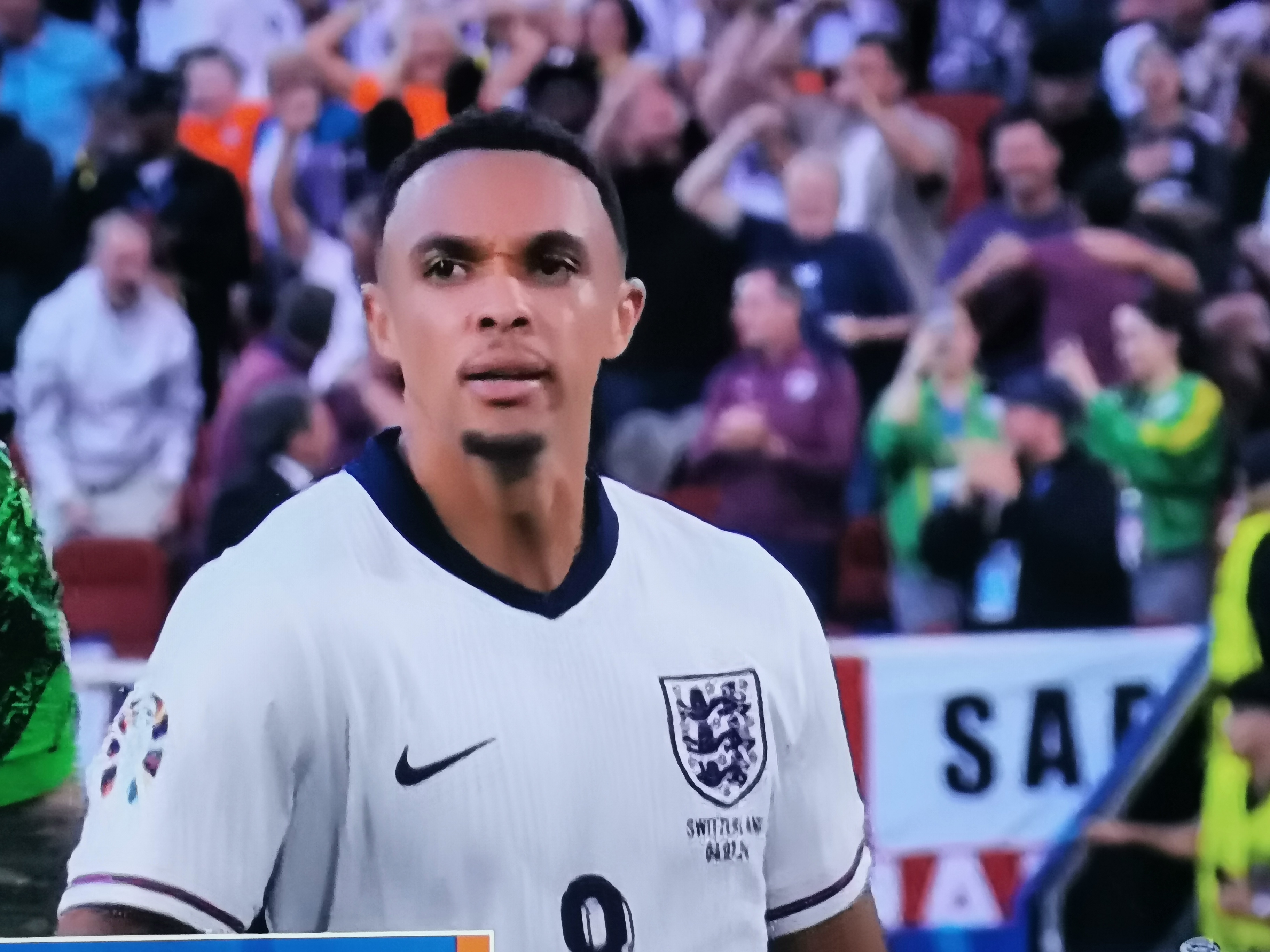 英格兰逢瑞典不胜